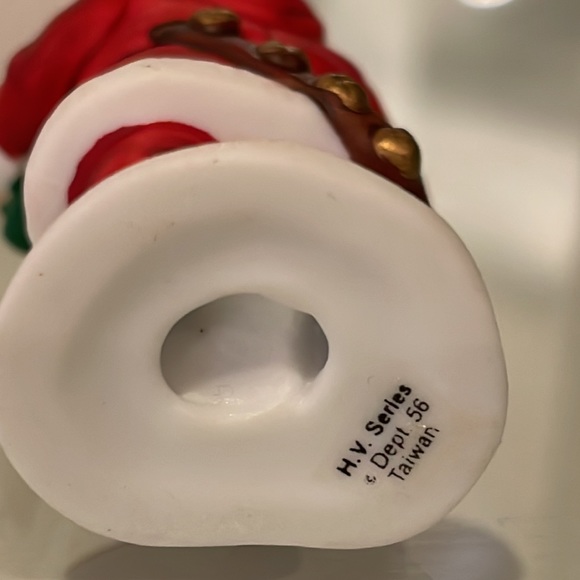 Dept 56 Heritage Village Santa & Mrs. Claus - Picture 6 of 12